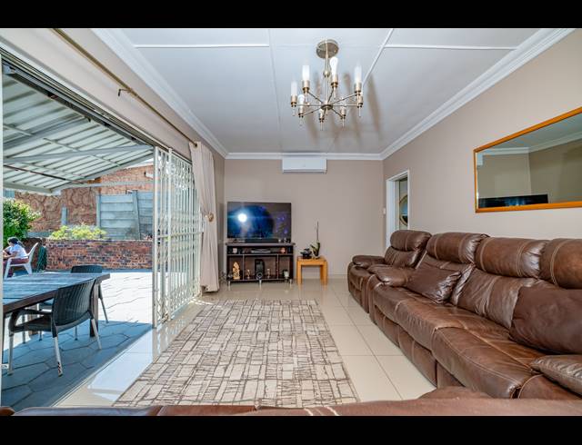 3 BEDROOM FREEHOLD FOR SALE IN HILLARY